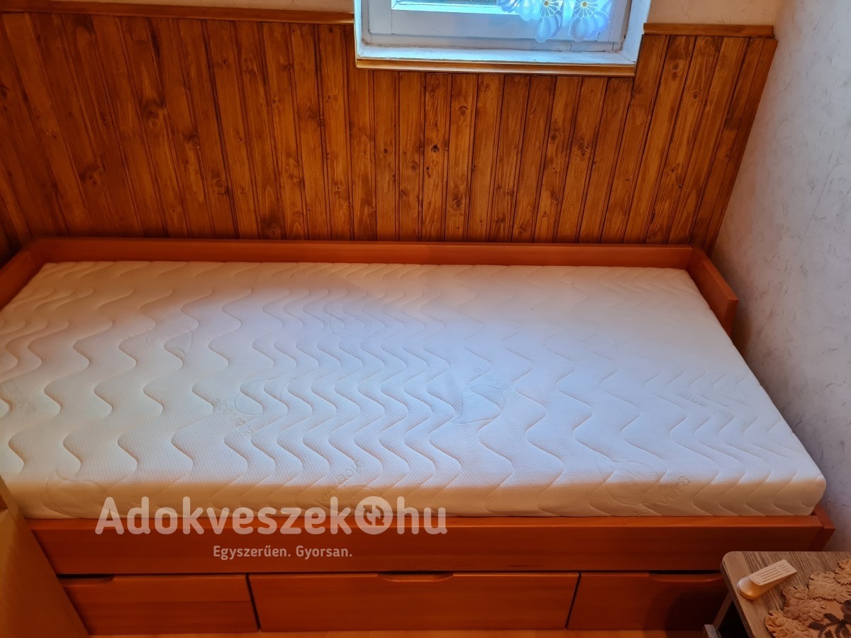 Egyedi készítésű, IMEMORY-matracos, egyszemélyes ágy