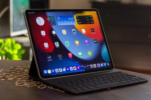 Eladó iPad Pro 12.9 3rd gen 128 GB wifi + Apple - Smart Keyboard...