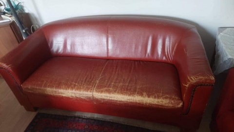 2 db-os kanapé huzattal, borvörös színben