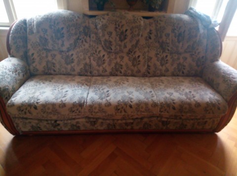 Eladó újszerű állapotú kanapé fotelal 