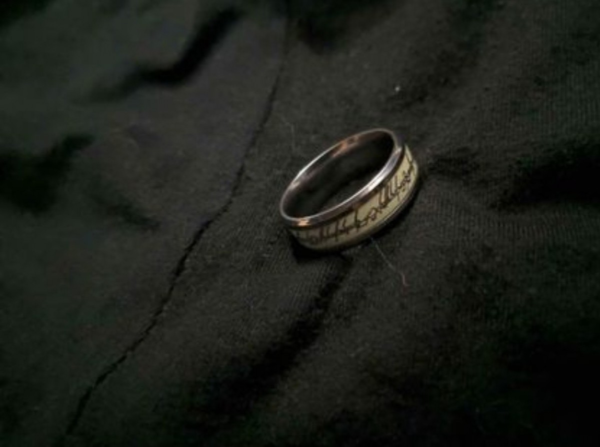 Sötétben világító Gyűrűk ura|Az "Egy gyűrű"