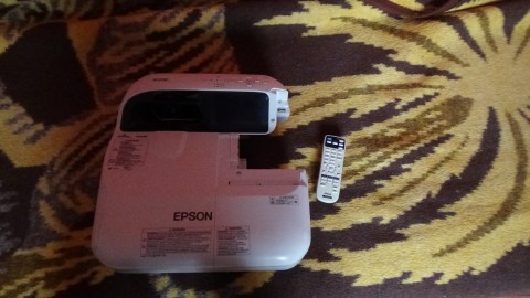 EPSON EB-575W ultra short projektor