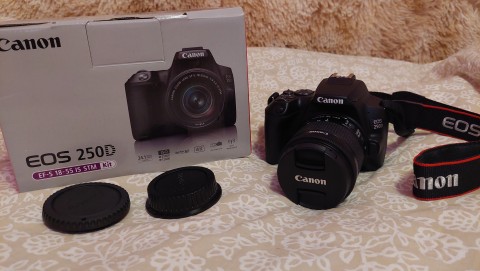 Canon EOS 250D fekete + EF-S 18-55 mm f/4-5.6 Is STM