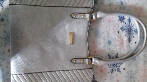 Ezüst színű, új pakolós női táska