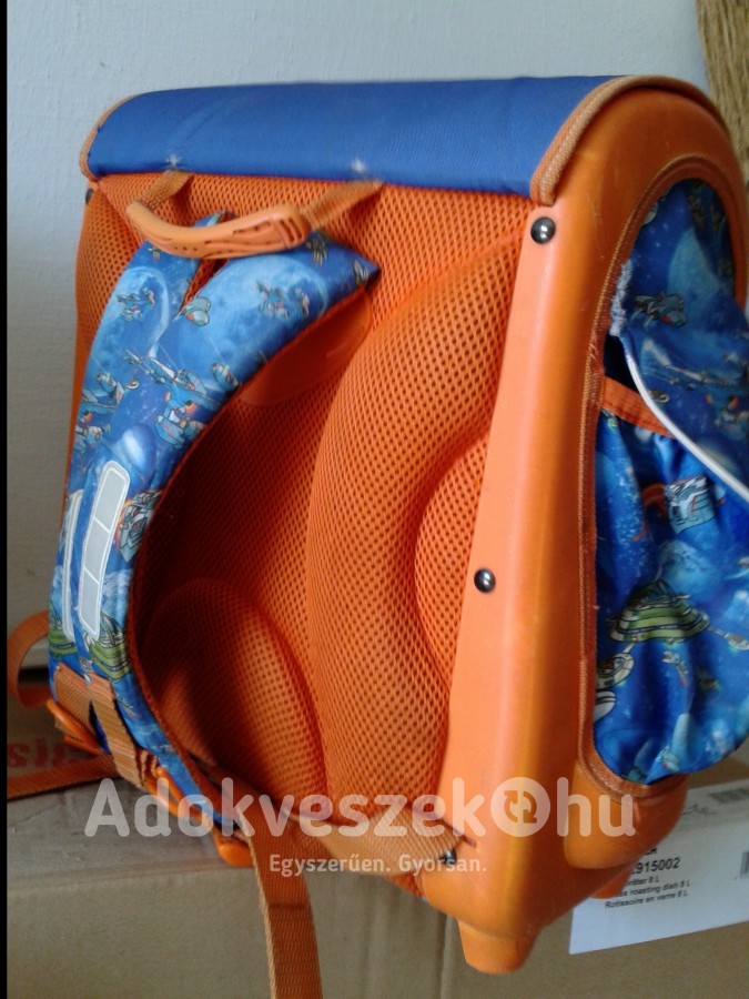 Iskola táska háti ujszerü állapotban ergonomikus kialakitásu