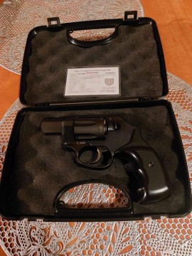 Keserű Pitbull 19M gumilövedékes revolver