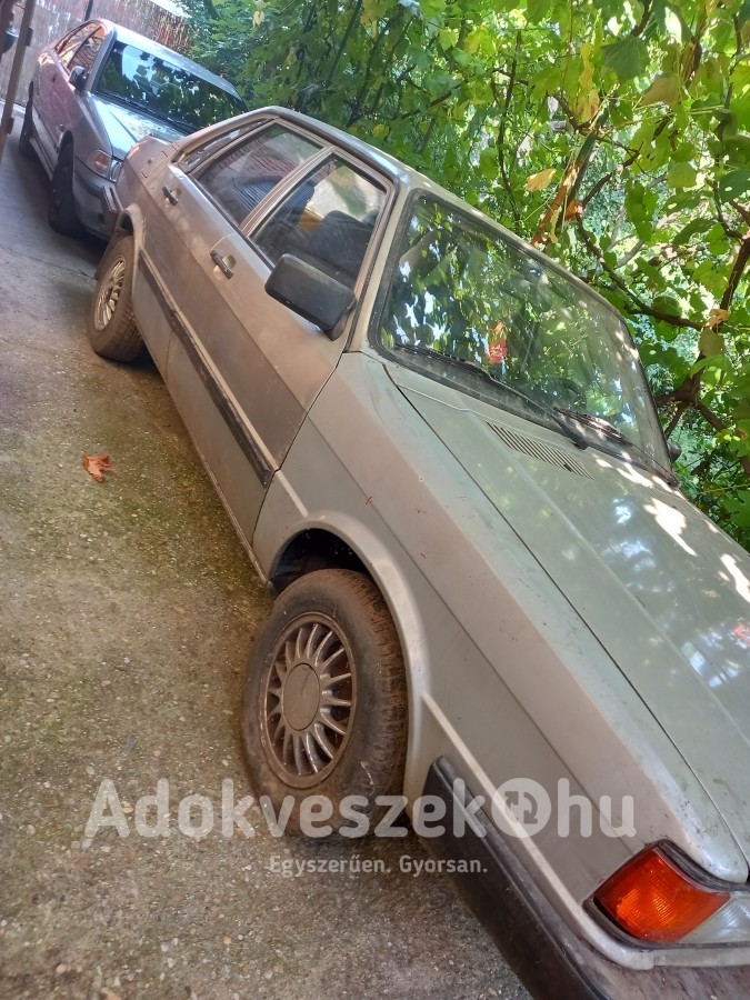 Audi801.6benzin 1981 évjárat 12 éve garázsban alt