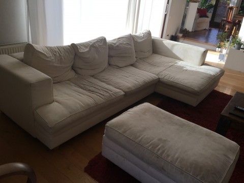 Nagyméretű L alakú kanapé
