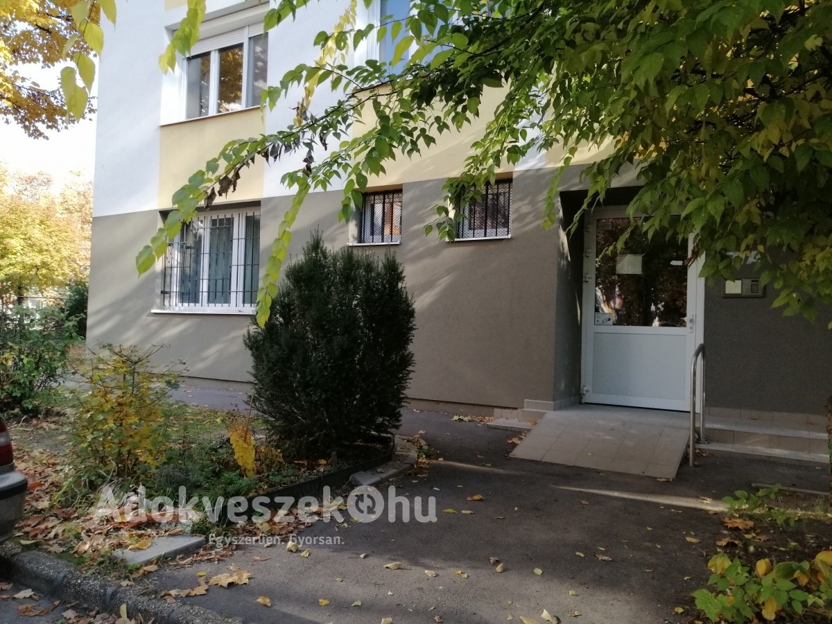 Eladó  Budapest 18. ker lakatos lakótelepen főldszinti 2+1 szobás 57nm lakás