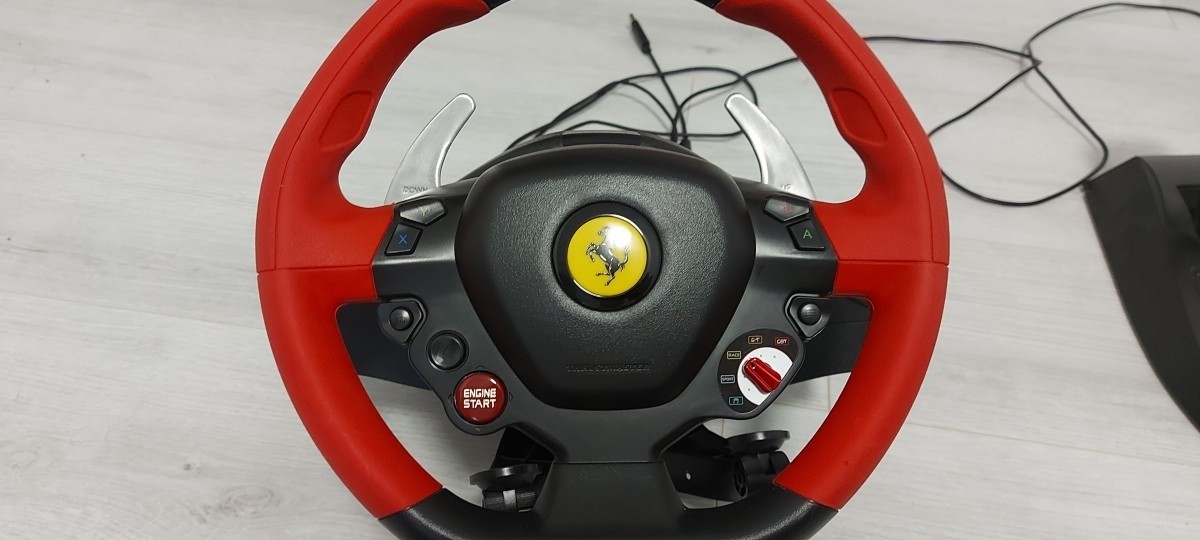 Thrustmaster Ferrari 458 Spider kormány és pedálok