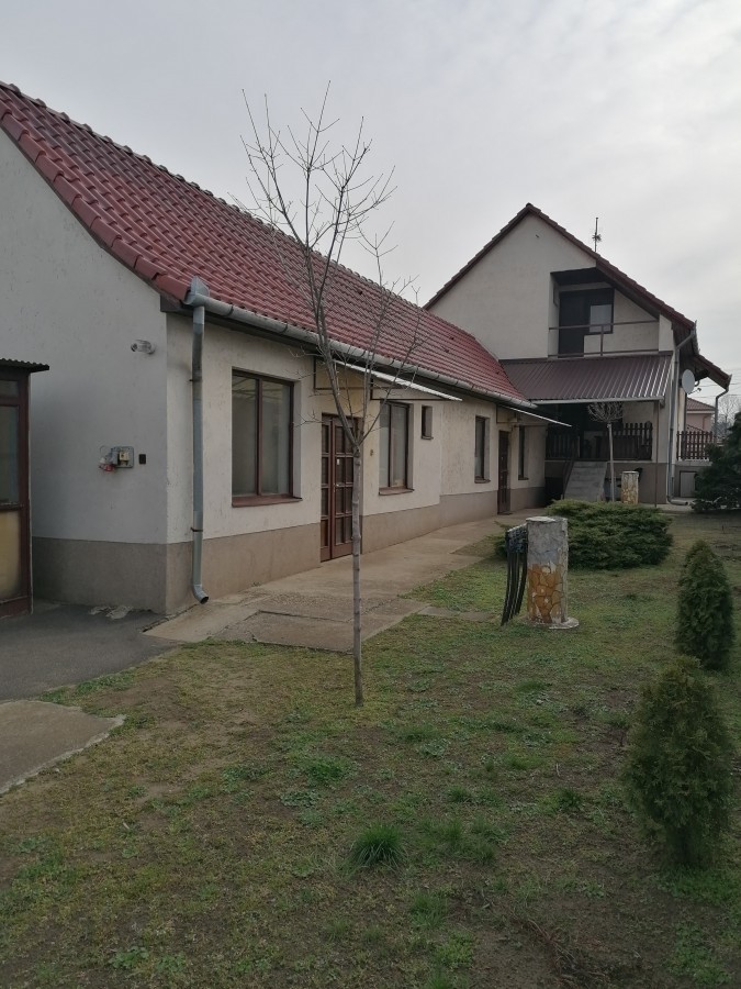 Debrecenben Köntöskertben, családi ház eladó.