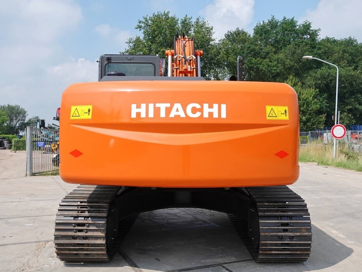 Hitachi ZX220LC / 2021 / 7üó / Kalapácskör / Lízing akár 20%-tól