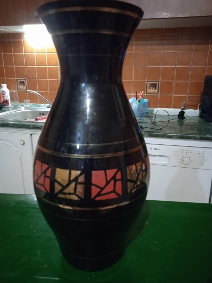 Porcelán váza keràmiàs díszekkel 