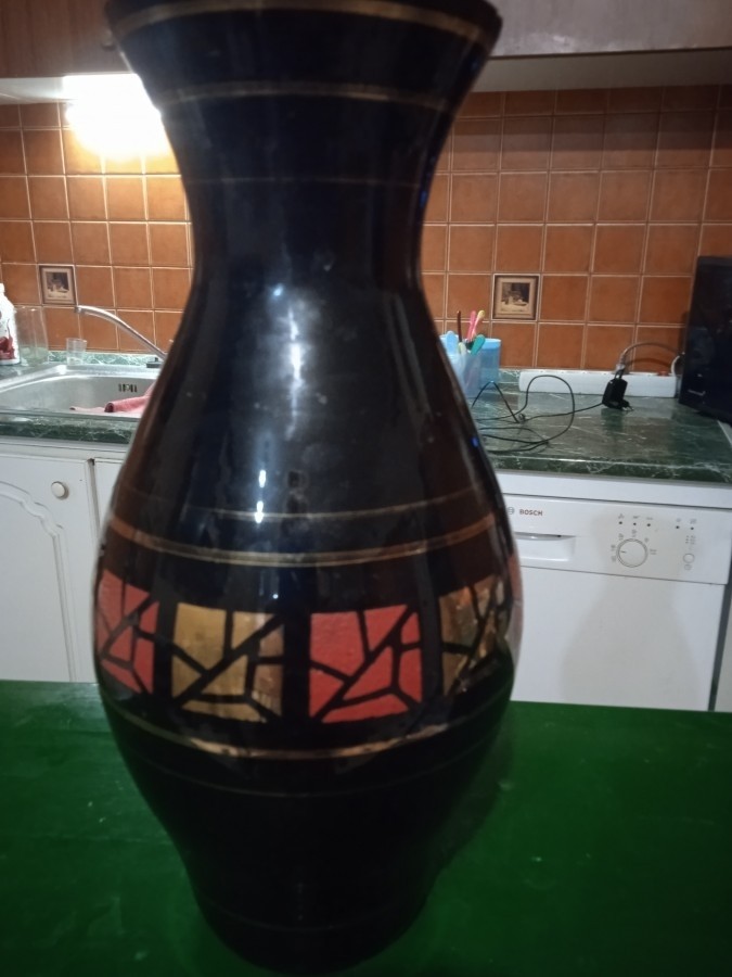 Porcelán váza keràmiàs díszekkel 