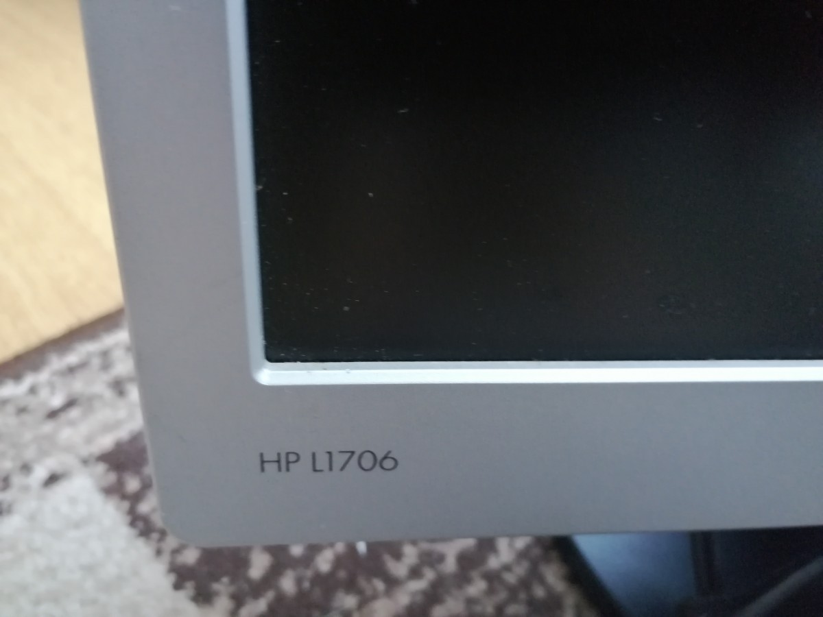 HP L1706 LCD Monitor 