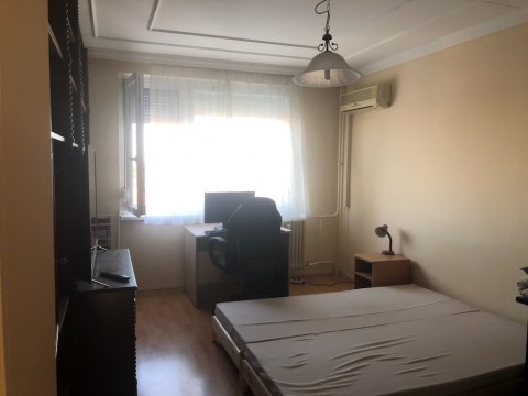 Debrecenben, Csapó utcai, IX.em.1 szoba