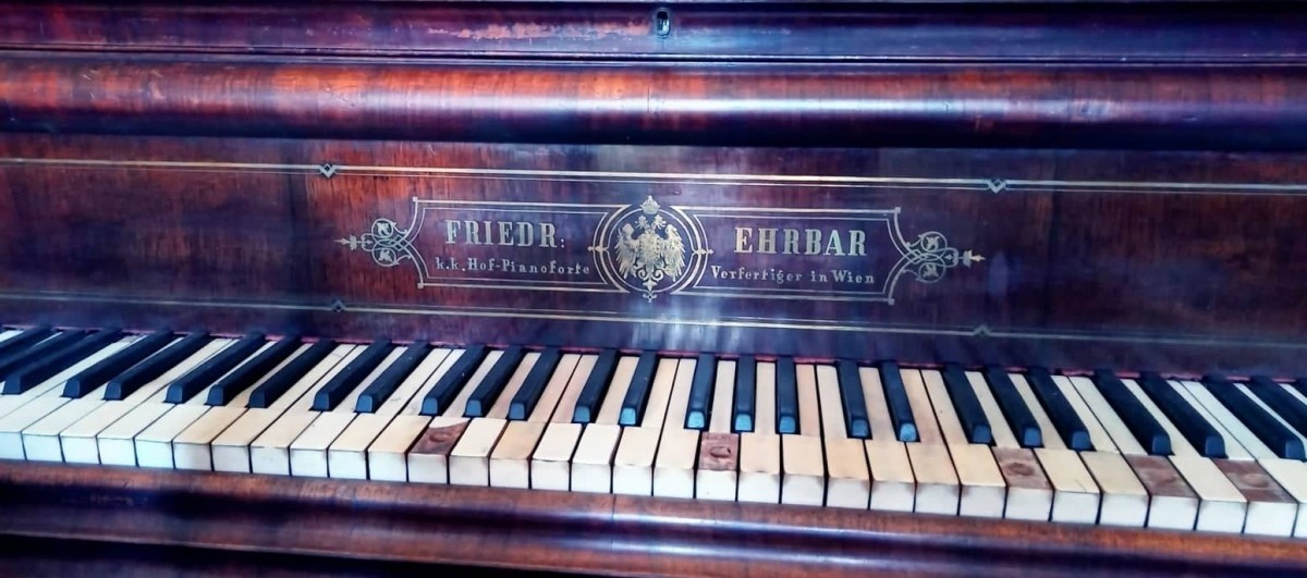 eladó friedr ehrbar régi zongora
