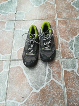 Quechua fiú cipő 37