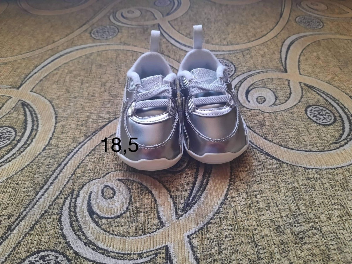 Eredeti baba cipők