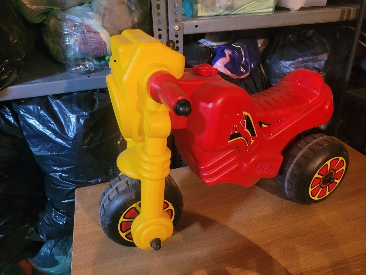 Műanyag használt gyermek motor eladó!