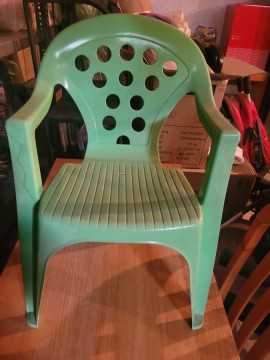 Gyermek műanyag szék eladó!