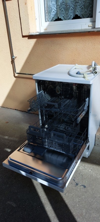 Szabadon álló mosogatógép