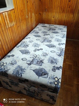 1 személyes kárpitozott ágy eladó