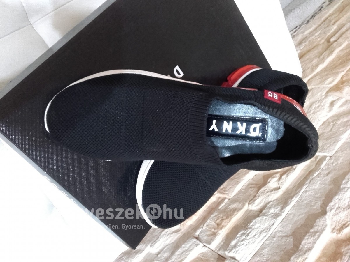 Új, Női "DKNY" 37 méretű, fekete zokni cipő