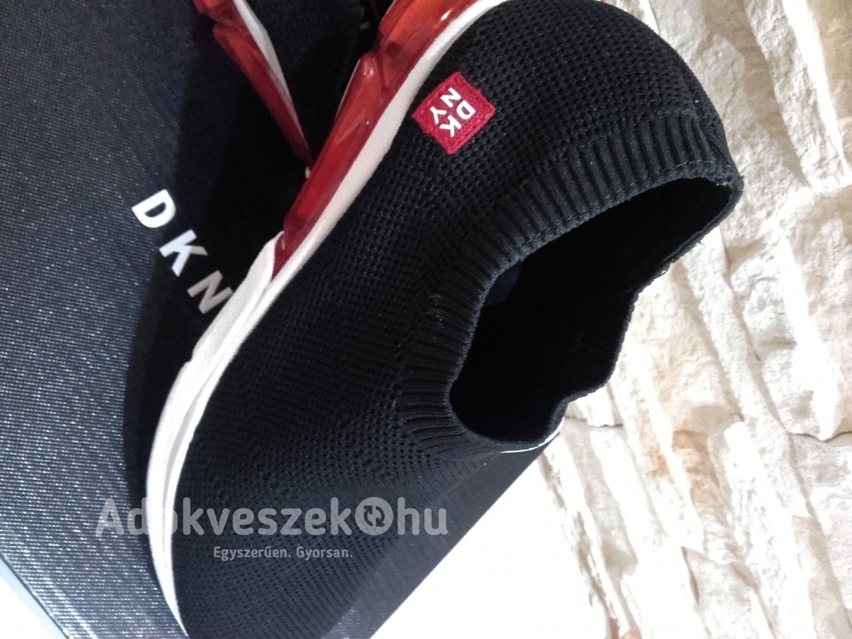 Új, Női "DKNY" 37 méretű, fekete zokni cipő