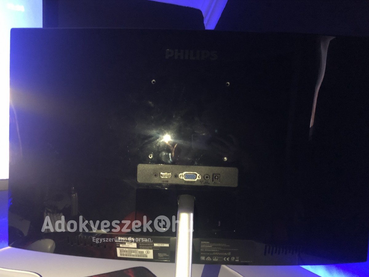 Philips hajlított monitor
