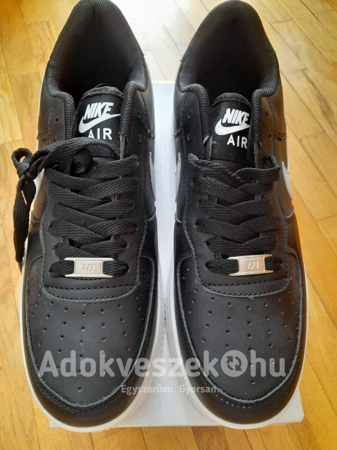 Nike Air Force 1 '07 "Black White" cipő.