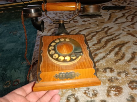 Tesla règi antik vezetèkes telefon