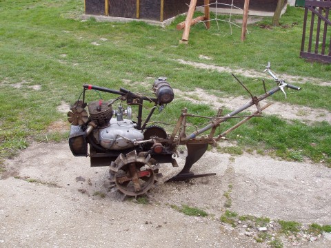 Kistraktor pannónia motorral