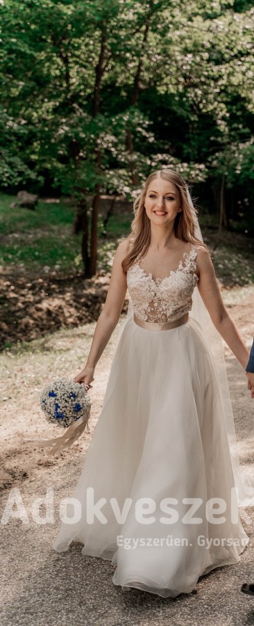 Gyönyörű, egyedi készítésű Leya Marini menyasszonyi ruha