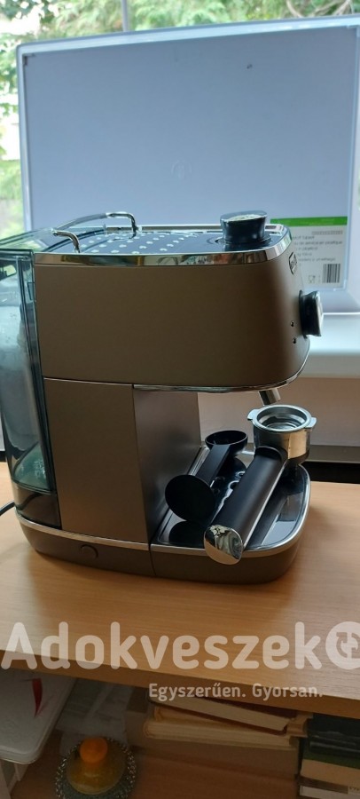De'Longhi Distinta ECI 341 BK Eszpresszó kávéfőző, 1100 W, 15 bar, Cappuccino készítő rendszer 