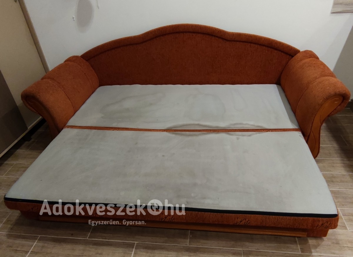 Narancs színű bársony anyagú, nagy, kényelmes, kinyitható kanapé