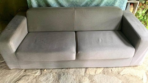 Eladó háromszemélyes kanapé