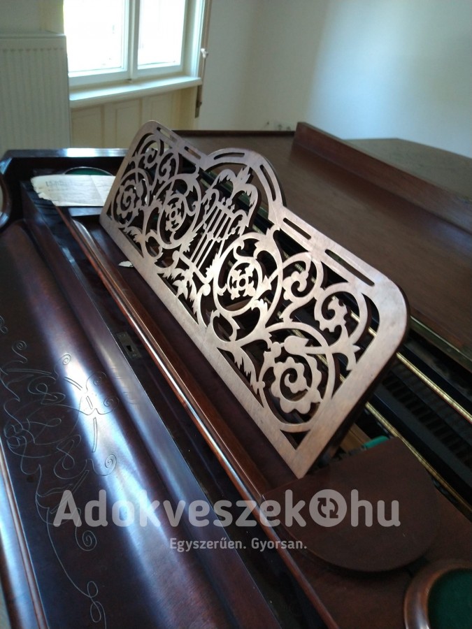 Eladó zongora panceltokes fredericht kalles 183.cm hosszú 1900 évek eleji napi használatban volt.