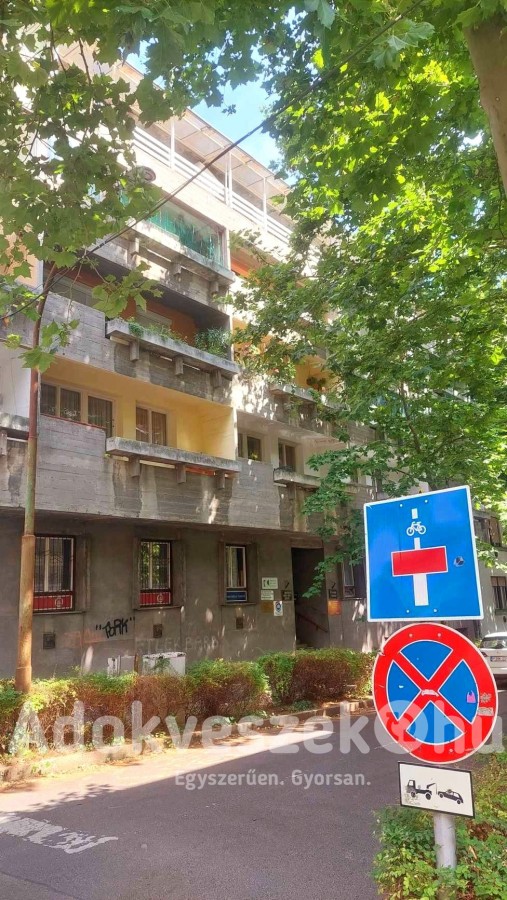 ELADÓ Kaposvár szívében egy tégla építésű lakás!!