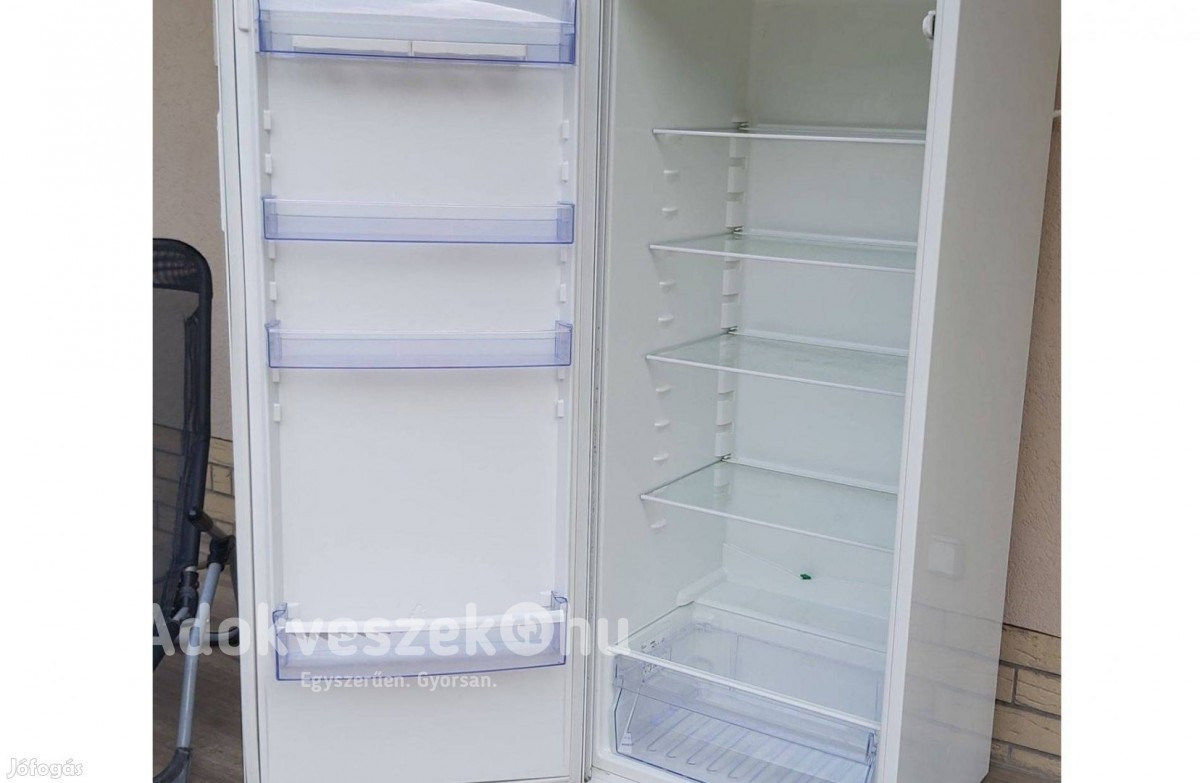 Hibátlanul működő 320 literes Zanussi hűtő olcsón eladó!