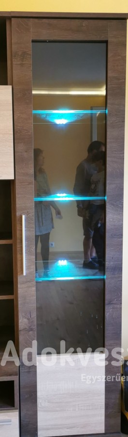 Tóbiás Modern Szekrénysor - LED világítással kíváló állapotban