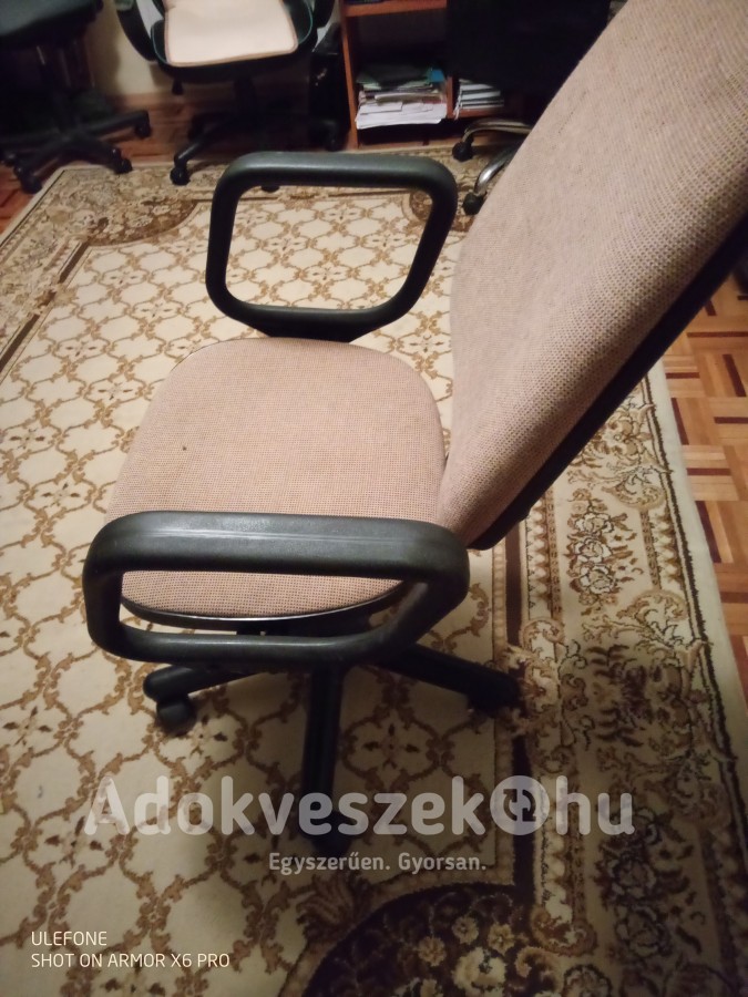 irodai forgó szék
