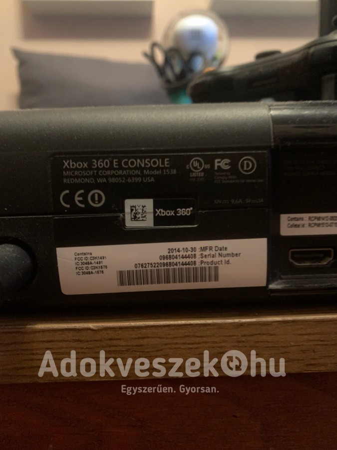 Xbox 360 E Konzol 500GB + Kinect + 2DB kontroller 