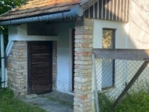 Eladó vegyes falazatú ház Péren - Győr mellett (telek árban)