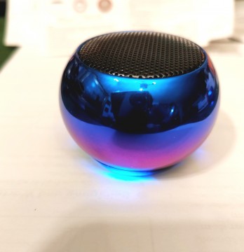 Vezeték nélküli Bluetooth 5.0 hordozhato hangszóró, kihangosító